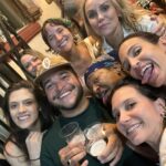 Lorena Comparato Instagram - Que saudades de PÉ NA COVA 💀💜 “Firma sinistra é a nossa” como eu tava com saudades !!! #tbt desse nosso encontrinho Madureira! @tnalia @karinamarthin AMO VOCÊS!!!