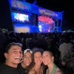 Lorena Comparato Instagram - Sempre @QUEREMOS ♥️ que festival FANTÁSTICO . que noite maravilhosa !!! que SHOWS e quantas pessoas queridas encontrei: minha vizinha igualmente cheia de histórias e vício em trabalho, meu futuro par romântico preferido, minha chará bff que não conhecia pessoalmente e seu marido satisfação, meu par romântico eterno, minha irmã de Paraty, a baiana mais carioca, a carioca mais baiana, minha mama atriz, o casal do carnaval, minha ídola de adolescente, um dos melhores RPs do Brasil com sabre de luz, o DJAVAN e tantas outras pessoas especiais. Vocês conseguem adivinhar quem sao?! Foi Inesquecível! thanks @galvaoleo✨