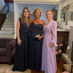 Lorena Comparato Instagram - #tbt de quando eu fui madrinha pela primeira vez 💜 e me senti uma princesa com meu vestido alugado na @mood4us !!! Parabéns @carol_montalvao e @gustavobrollo !!! Como eu amo nossa família primos !!! ✨ @arthurdeucher