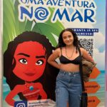 Lorena Comparato Instagram - Uma delícia de espetáculo 🩵 com uma das melhores companhias minha afilhada @flora.cronemberger ✨ o espetáculo @kafkabonecaviajante vai em Maio para Curitiba, Goiânia, Belém e Fortaleza !!! Não deixem de assistir !!! @alessandramaestrini @carolgarciabarbolo @lilianvaleska @andre_dias estão arrasando !!! Parabéns @rafaelprimot @joaofonsek1 @tonylucchesi e TODA EQUIPE !!! 🎭 e a ida pro @shoppingdagavea me fez voltar a infância vendo a @enfimenfant e @livraria_malasartes ♥️ e ainda fui confundida com Carol Garcia !!! Hahahah uma honra !!!