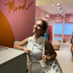 Lorena Comparato Instagram - @mood4us 👗✨🍾 você já alugou vestido?! Mas eu aposto que você já gastou fortunas num vestido e acabou nem usando mais tentas vezes. Eu amo alugar. AMIGA! Olha isso! TODA vez que eu vou na Mood parece que eu to entrando numa loja nova, ao mesmo tempo com uma sensação de casa e armário familiar. Lá elas falam que a Mood é seu melhor armário fora de casa e eu concordo. Dessa vez eu escolhi o lavanda, mas sai de lá morrendo de vontade de usar vários e já quero voltar! Curtiu? Qual seu favorito? #mood4us #aluguel #casamento thanks @bebella.kraskoff Marcia e Lorena 🫶🏽🤍