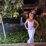 Lorena Herrera Instagram - Qué te gusta más? Fotos o videos? A mí totalmente videos, las fotos casi no me gustan 😵‍💫🤣🤣 Aquí las últimas para que no se queden en el olvido! Qué siempre tengamos presente qué la vida es la Gran escuela para crecer y transformarnos en mejores personas, pero eso dependerá de nosotros ,de tener esa Consciencia y de encontrar la enseñanza en las situaciones que tenemos diariamente! ( porque siempre la hay) Aunque si procuramos trabajar en nuestra Paciencia y Tolerancia te aseguro avanzaremos bastante! 😀 Gracias @cataloniaresorts @happy.jaky @ottoppppp Por estos mágicos días!!🙏 #felizmiercoles #becatalonia #playa #beach #travel #mex #costamujeres #cancun