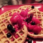 Lorena Herrera Instagram - Empezemos la semana con una deliciosa receta de #waffles altos en proteínas #glutenfree #lactosafree #sugarfree Podrás comerlos cada vez que quieras!! Ingredientes para 4wafles medianos: *1 scoop y media de proteína vegana orgánica sabor vainilla *3 cucharadas soperas de harina de avena sin gluten ( puede ser harina de almendra o de coco) *1huevo completo y 1clara *1cucharadita polvos para hornear *1/2taza de agua ( si le falta agregar más) Para descuento en @mdnsports Ve a mis historias hoy #highprotein #lowcarb #healthylifestyle #recipies #healthyrecipes #lowcalorie #healthy #mdnsuplementos #lookingforperfection 💪🧇