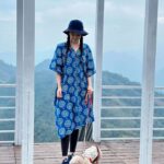 Lorene Ren Instagram - 喜歡偶爾走出城市 放慢腳步 找一個安靜的露營區🏕️ 放空。 白天在山林間散散步 晚上看滿天的星星🌟 這個季節帶著小賓去露營 好像有點辛苦牠了 需要小暖爐伺候 不然就是我抱緊緊伺候🐶 #SKECHERS #坐不住的年輕人 #SWITCHBACK #AIRCOOLED #OUTDOOR #舒適