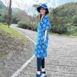 Lorene Ren Instagram - 喜歡偶爾走出城市 放慢腳步 找一個安靜的露營區🏕️ 放空。 白天在山林間散散步 晚上看滿天的星星🌟 這個季節帶著小賓去露營 好像有點辛苦牠了 需要小暖爐伺候 不然就是我抱緊緊伺候🐶 #SKECHERS #坐不住的年輕人 #SWITCHBACK #AIRCOOLED #OUTDOOR #舒適