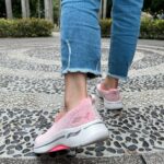 Lorene Ren Instagram - 關懷女性健康，從日常做起，SKECHERS已連續14年，以捐款、公益活動等方式，投入乳癌防治議題的宣導。每年也推出不同經典系列的粉紅絲帶限定款，GO WALK ARCH FIT ，作為SKECHERS最具代表性的健走鞋系列，在鞋側後方置入了象徵關懷女性健康的粉紅絲帶，讓購買者，都可以在穿著之餘，也為公益盡一份心力。 #SKECHERS #坐不住的年輕人 #GoWalkArchFit #與妳一起癒見幸福 #乳癌防治月