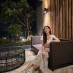 Lorene Ren Instagram - 最近晚上的天氣 有秋天到了的感覺🍂 走外面散散步好舒服😌 話說是因為連假要來了 車況比平常的週五下班還要塞車🚗 大家準備好要迎接連假了嗎？ 到底是我的錯覺 還是路上真的比平常塞車呢？ #SKECHERS #坐不住的年輕人 #DLITES #HYPERBURST #舒適