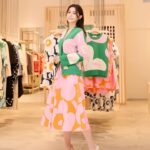 Lorene Ren Instagram - 繽紛又俏皮的Marimekko花花們 逛一逛讓人心情非常愉悅 由外而內的帶來好心情❤️ @marimekko_taiwan @imaginextw #Unikko60yrars make up @elvielvi926 Hair @xenterhuang Photo @blablag