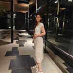 Lorene Ren Instagram - 最近晚上的天氣 有秋天到了的感覺🍂 走外面散散步好舒服😌 話說是因為連假要來了 車況比平常的週五下班還要塞車🚗 大家準備好要迎接連假了嗎？ 到底是我的錯覺 還是路上真的比平常塞車呢？ #SKECHERS #坐不住的年輕人 #DLITES #HYPERBURST #舒適