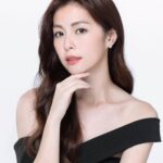 Lorene Ren Instagram - 撫紋、提拉、緊緻，這組太好用了！ TRUE TISANE這組奇蹟逆齡修護組，真的很逆齡，保濕滋潤卻完全不會黏膩 ! @truetisane_tw 補骨脂精粹是雙層22:78黃金油水比例設計， 上層抗老撫紋，下層保濕鎖水， 對於魚尾紋、法令紋都有效， 使用時搖一搖，就能快速被皮膚吸收。 搭配全株人蔘萃取的絲綢霜， 含有蠶絲蛋白及獨特的滑子菇多醣體， 有種拉絲的延展性，能在皮膚上形成保護膜， 滋潤撫紋修護，讓你看起來更年輕❤️ 這一組我和媽媽都都非常喜歡， 也非常推薦給你們唷～ 現在還有雙11最低5折的優惠， 可以趕快試試喔! TRUE TISANE購買網址： https://www.truetisane.coｍ #TRUETISANE #草本體驗