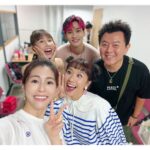 Lorene Ren Instagram - 與大小熊孩子們一起度過的快樂暑假 讓容容姐姐開心又崩潰的各種瞬間 明天要播出囉🥳 敬請鎖定 山裡來了熊孩子🐻 台視每週六晚間8點 東森每週日晚間8點 中華電信MOD、MyVideo、LINE TV 每週日晚間10點 一起歡樂一夏☀️ @ebc.naughtykids @Kenzo @tun_grp @lesnereidesparis