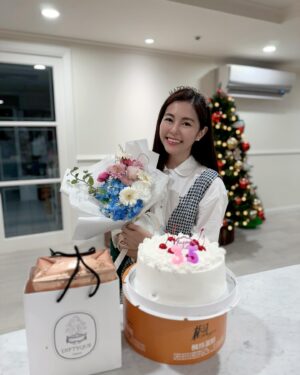 Lorene Ren Instagram - 🎂🥳
最幸福的就是一家人在一起❤️
祝我生日快樂✌🏻