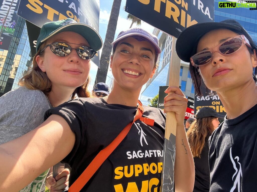 Lorenza Izzo Instagram - Mornings are for picketing #sagaftra @sagaftra @wgawest