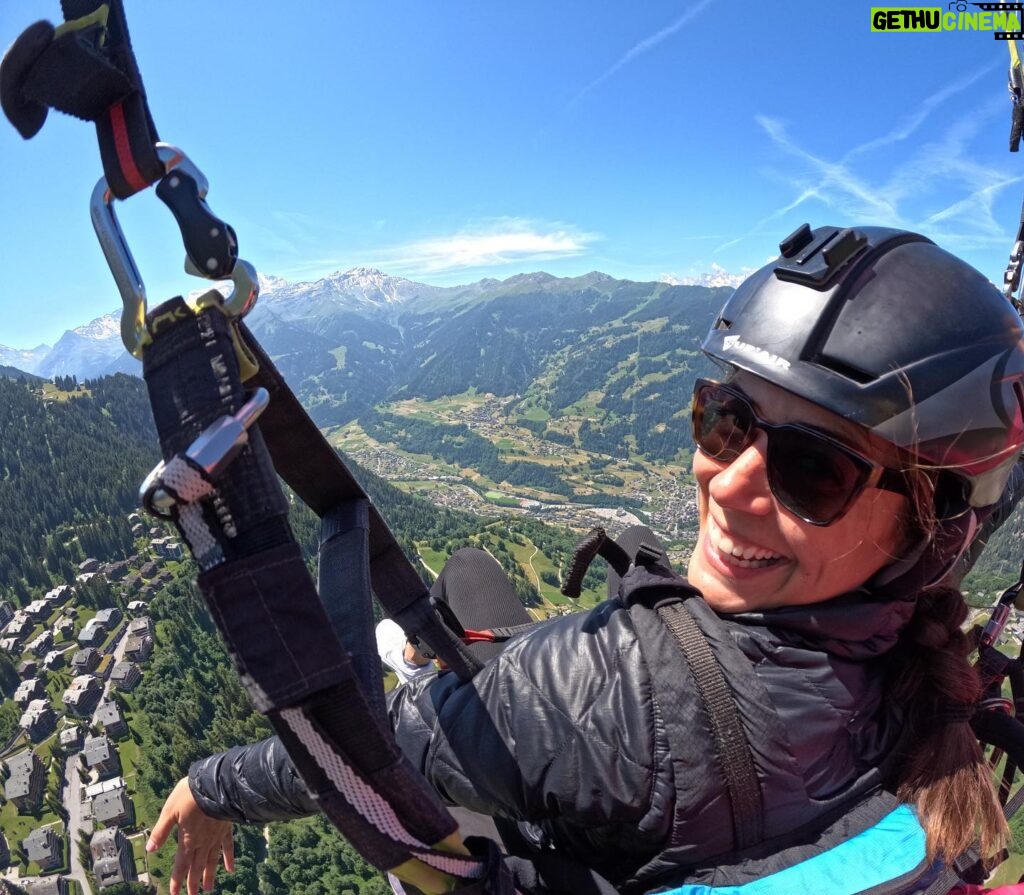 Lorenza Izzo Instagram - A dork gliding through the Swiss Alps with @yaelmargelisch nbd