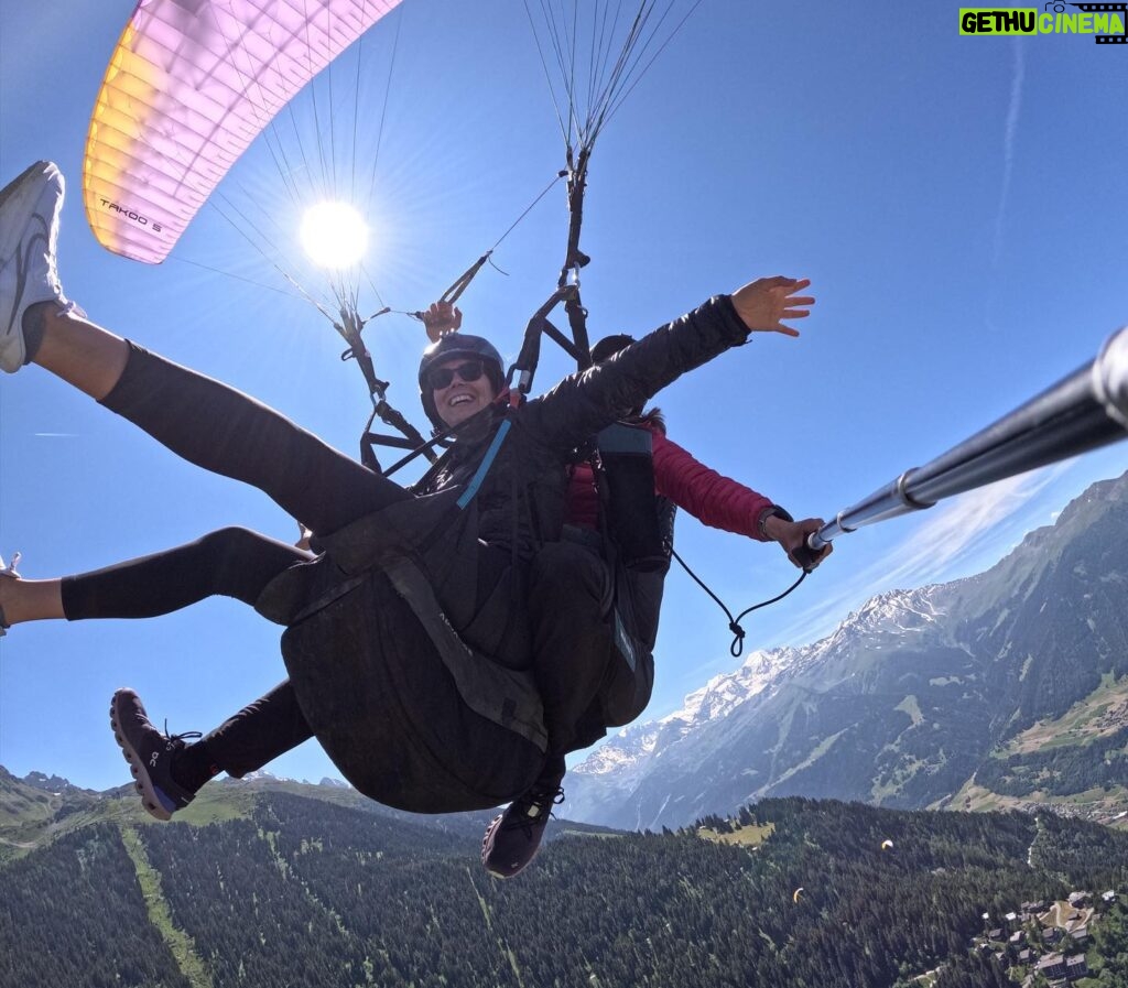 Lorenza Izzo Instagram - A dork gliding through the Swiss Alps with @yaelmargelisch nbd