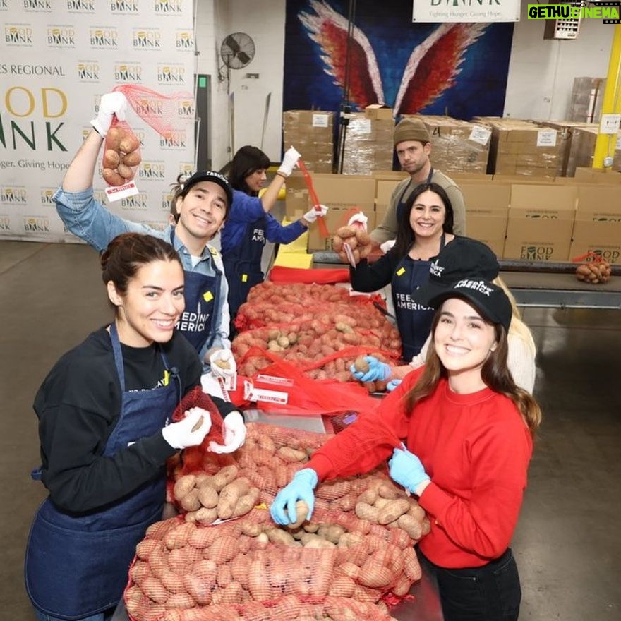 Lorenza Izzo Instagram - Happy #NationalVolunteerMonth! I volunteered with @FeedingAmerica and the @LAFoodbank - It’s fun, fulfilling, and food banks need our help. You too can #volunteer with Feeding America and help #makeadifference - contact your local food bank to learn more about opportunities. 🥔