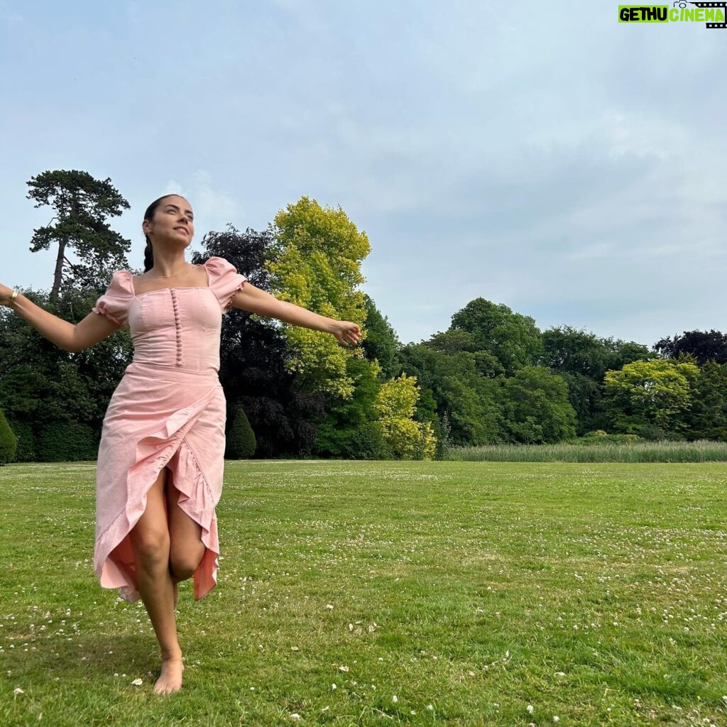 Lorenza Izzo Instagram - Drank champers and frolicked in the sprawling gardens of Yeovil, didn’t I?