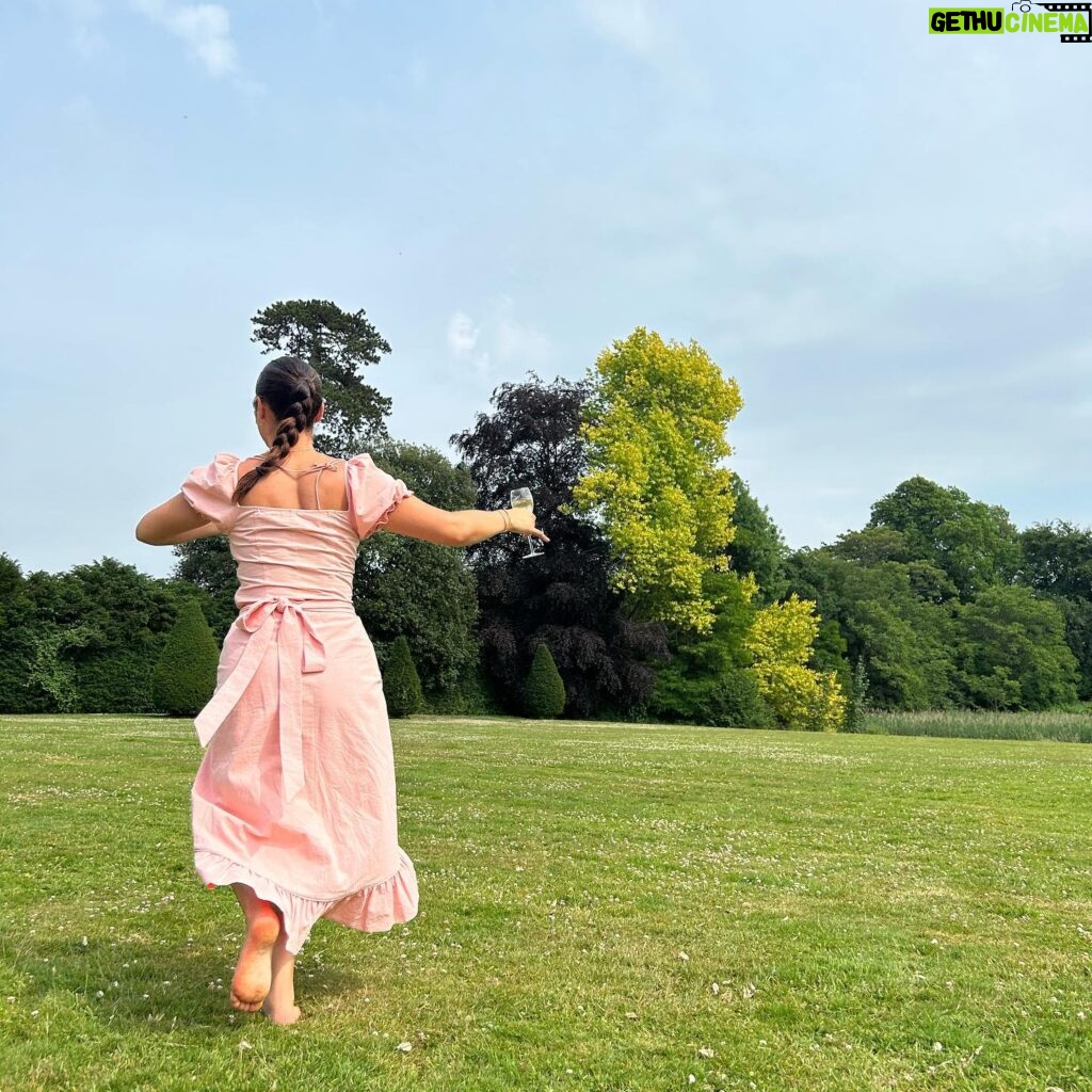 Lorenza Izzo Instagram - Drank champers and frolicked in the sprawling gardens of Yeovil, didn’t I?