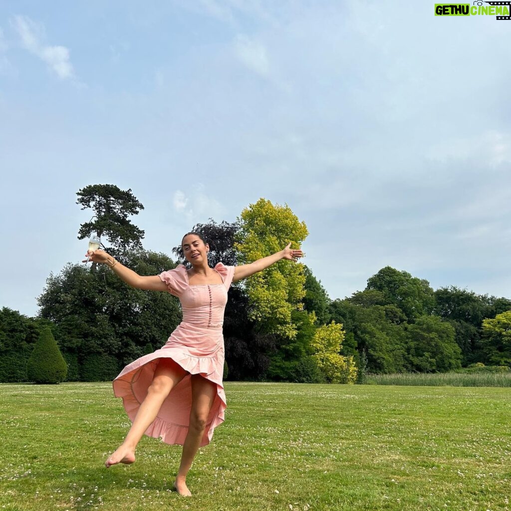 Lorenza Izzo Instagram - Drank champers and frolicked in the sprawling gardens of Yeovil, didn’t I?