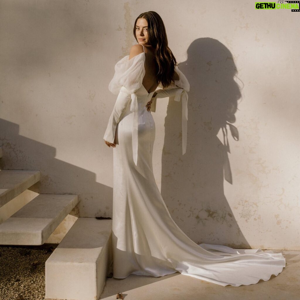 Lorenza Izzo Instagram - The dress