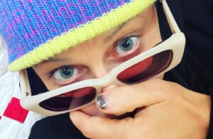Lori Petty Instagram - - we're pretending Friday is Saturday and why is Tank Girl in my bathroom?! Love you so much xx #swipe #venicebeach 💜❤️💙😘😘😘 thx @ospivenice for the fries and yummy cauliflower xx