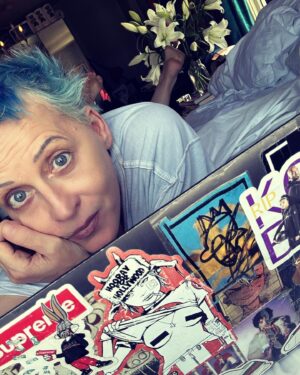 Lori Petty Instagram - Good Sundae to Ya 😘 Over here writing a lil somethin-somethin for y'all...in the bed lol 
I love you xx #swipe 🤩🎉🌊☀️
