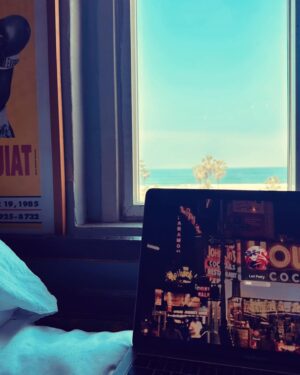 Lori Petty Instagram - Good Sundae to Ya 😘 Over here writing a lil somethin-somethin for y'all...in the bed lol 
I love you xx #swipe 🤩🎉🌊☀️
