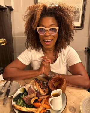 Lorraine Toussaint Instagram - My first ever Sunday Roast at The Cutty Sark Pub.