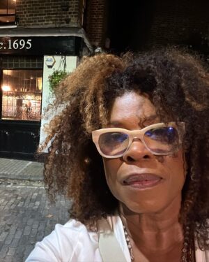 Lorraine Toussaint Instagram - My first ever Sunday Roast at The Cutty Sark Pub.