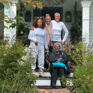 Lorraine Toussaint Instagram - My sister friends came to keep me company after dropping my daughter at college. I was a mess!!! 
Thats what friends do. Love my girls❤️❤️❤️