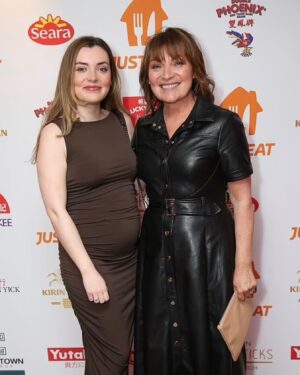 Lorraine Kelly Instagram - A lovely night out with @rosiekellysmith and her wee gorgeous bump - seeing @therealgokwan hosting awards celebrating the best east and south asian food. #goldenchopsticksawards #fun #love