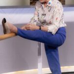 Lorraine Kelly Instagram - Who knew we were all so flexible!?🦵😂 #Lorraine #ThisMorning