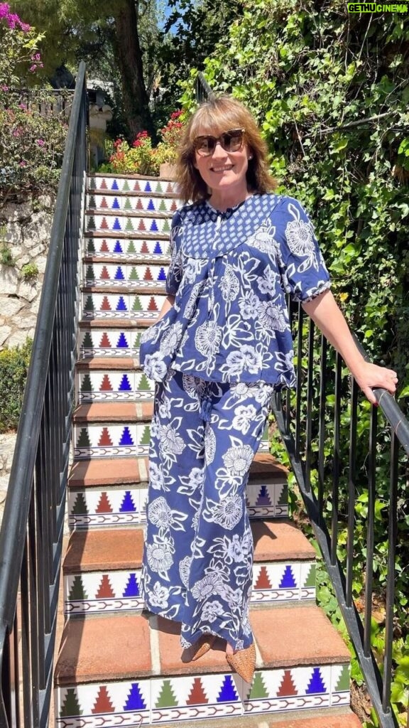 Lorraine Kelly Instagram - #ad I’ve been spring hols ready with my latest favourites from @bonmarche - they’re all I need! I’ll pop the links in my stories. Here’s to better weather and longer days! ☀️☀️💐💐What are you wearing this time of year?
