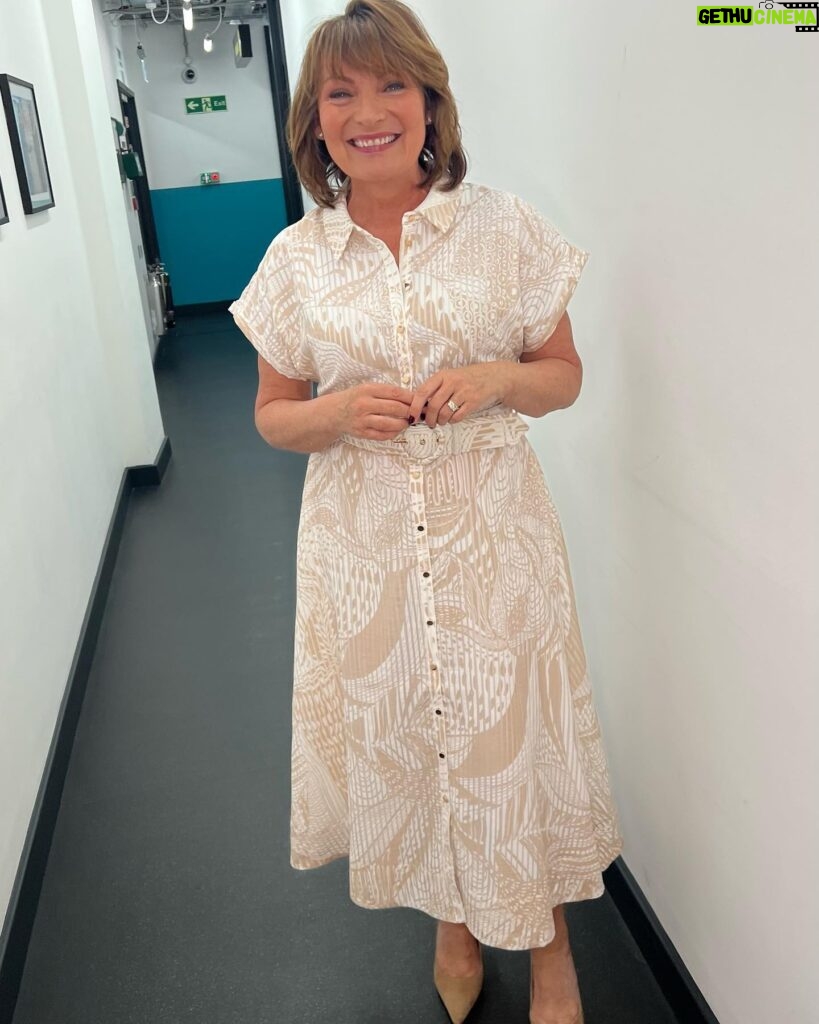 Lorraine Kelly Instagram - Todays outfit @phaseeight xx