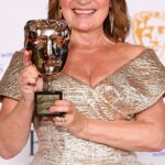 Lorraine Kelly Instagram - “We love you Lorraine!” @lorrainekellysmith was presented with a special recognition award at last night’s BAFTAs, celebrating her incredible 40 years in broadcasting 🌟 There was a whole lot of love for her on the red carpet yesterday ❤️ #Lorraine