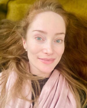 Lotte Verbeek Instagram - Fall is falling 🍁 the heater is on 🔥 and skin’s getting dry…
I love a bit of self care before bedtime with my night time skin care routine.
I use Dermaceutic Advanced Cleanser tot clean and by Skinceuticals Glycolic 10 Renew Overnight to stimualte cell turnover, H.A. Intensifier to hydrate and A.G.E. Interrupter to correct and nourish. Bring on ginger season! 🍂 
@vanrosmalenkliniek 🤍