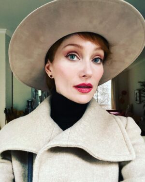 Lotte Verbeek Instagram - Every season
Is a reason 
To wear a hat ☔️