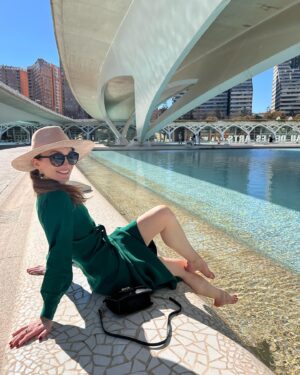Lotte Verbeek Instagram - Even a ginger needs a sun kissed winter break sometimes ☀️💚🐬