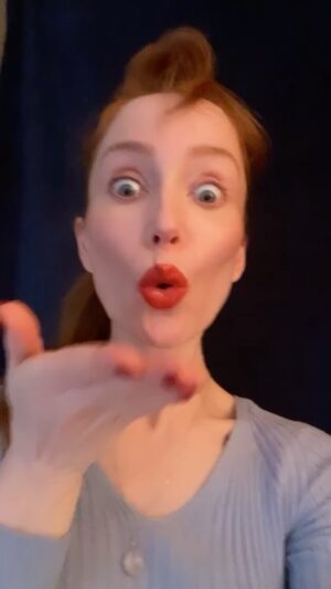 Lotte Verbeek Instagram - Technically I should be the receiver rather than the giver of kisses on #nationalkissagingerday but I felt generous today so please indulge 😉 💋 👩🏻‍🦰