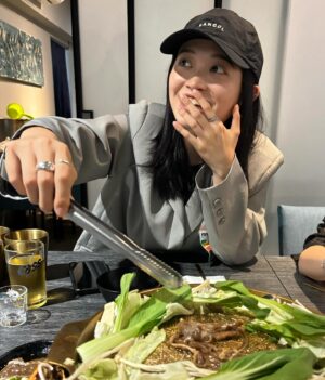 Lotus Wang Instagram - 太好吃了 #儒城韓式料理🥳
又遇見偶像 #懷秋🎉
我跟女兒都開心🥳
下次要再去吃😘

#stacy庭庭
#Candy繶帆
#我是保庇天后王彩樺