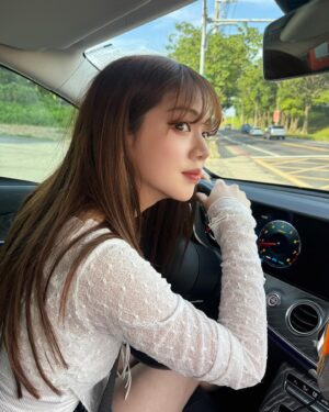 Lotus Wang Instagram - 今天大公主開車🚗
載媽媽一起去錄 #女人我最大 
讓姊姊訓練一下🥳
開的不錯哦👍
多多練習☺️
加油💪

#stacy庭庭
#我是保庇天后王彩樺