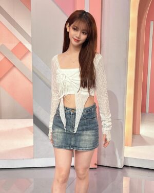 Lotus Wang Instagram - 今天大公主開車🚗
載媽媽一起去錄 #女人我最大 
讓姊姊訓練一下🥳
開的不錯哦👍
多多練習☺️
加油💪

#stacy庭庭
#我是保庇天后王彩樺