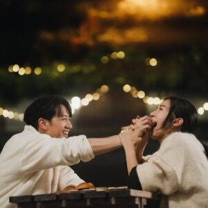 Louisa Mak Instagram - 不想隱瞞了…
.
.
.
Jay’s new song 《給你幸福 所以幸福》is out! I got off work slightly earlier one day and spent the evening to help out with the MV shoot - simply because I love Jay!  He’s such a nice guy and talented singer, I had so much fun too☺️ hope you like the song as much as I do!

#給你幸福所以幸福 #jayfung @jayfungmusic