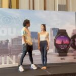 Louisa Mak Instagram - 我一直都係Garmin用家，當知道可以參加活動同第一時間試用新錶都好期待！活動當日，我剛從一個重要嘅會議過來，精神仲係好緊張，但係來到就可以跟Alex大師 @alamfish 和一眾靚女同學一齊上瑜伽堂，做到最尾savasana pose 嘅時候真係訓著咗！好放鬆好正。 喺我日常工作中，經常都要思考好多問題，令到我臨訓時個腦仲係咁轉。所以靜觀冥想、清空腦袋對我來講好緊要；第二日先有足夠精神。戴Garmin最新嘅smart watch Venu 3 就perfect喇，因為隻錶有冥想指導，仲幫我追蹤睡眠、俾個性化嘅睡眠建議。另外，我都好中意佢嘅肌群位置圖，等我做weight training嘅時候可以更加有系統同效率。 Garmin本來已經係我潛水、行山、踩單車嘅buddy，宜家仲要做埋我健身、冥想、睡眠嘅buddy，真係咩俾佢玩曬😂 @garminhongkong #GarminHongKong #KnowTheRealYou #Venu3 #vívoactive5
