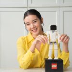 Louisa Mak Instagram - 我一直好多謝媽媽從小俾我喺遊戲中學習，令我對世界保持好奇心，搵到自己嘅興趣，仲擁有一個好愉快嘅童年。 記得細個每年暑假都會同哥哥砌LEGO顆粒，一齊建造一個城巿，由起城牆，到分工完成唔同嘅建築物，雖然間中都會爭配件，但過程中的確令我學識點樣同佢溝通，佢仲會教我解決問題，所以我哋都而家關係都好好㗎。 砌LEGO令我習慣咗要有始有終去完成一件事，仲由細訓練到我嘅專注力、記憶力、執行力同3D思維等等，唔止對讀書有幫助，大個咗我仲可以應用喺組裝傢俱同電腦上，連睇地圖都叻啲！ 我特別鍾意「樂高®️女孩無極限」呢個主題，有甜美又有型格，就好似我從細同哥哥一齊共享玩具，無分男女，令我長大後都唔會刻意用性別去設下框架，例如拍拖時梗係要sweet啲，工作時就理性啲，兩者兼備，哈哈！ 如果將來生咗個女，我一定會跟同她砌LEGO，比併用LEGO顆粒去「還原」同一件實物，睇吓邊個砌得最似樣，過程中仲可以睇到佢嘅性格、創意同埋解決問題嘅能力。相信如果從小俾佢接觸LEGO顆粒嘅話，佢好快就會砌得叻過我😜。 #LEGOGirls #LEGOHK #樂高女孩無極限 #thebridgehk @legohk_official