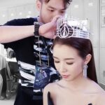 Louisa Mak Instagram - 恭喜髮型師男神 @jamieleehair 榮升老闆及總監！！ 由我選港姐，到依家，佢一直做我背後嘅男神。只要佢喺到，我就可以放大個心交曬個頭俾佢🫶 過去8年我經歷大大小小唔同嘅事，好多時佢都喺我身邊🥹 佢依家喺Airside開咗salon喇！環境超正，仲可以帶埋寵物🐶