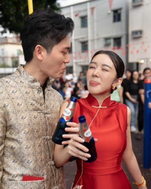 Louisa Mak Instagram - 323 Day ONE

義務盆菜總監 | @ddfromtheblock
義務擔擔抬抬兄弟姐妹團 | @mak.san @lincolnshing @noblemakk @madeline._.chan @joshiuwang @cowis_lactoseintolerance @tc_lai
被逼司儀同表演嘉賓| @leonardchf @lamkingching 

Jewellery | @lukfookjewellery_official
Kwa for Louisa, Keith & Moms | @koon_nam_wah
Qipao on Moms | @koon_nam_wah 
Outfit on Louisa & Keith | @shanghaitang 
Cake | @agnesb_cafefleuriste
Beer | @1664blanchk @thebridgehk
Photo & Video | @stein_image @taptsov_photography @justin_cai_ 
Tai Kam | Mrs Tse 
Deco | @seekseedwedding
Bouquet | @roses_floral_atelier