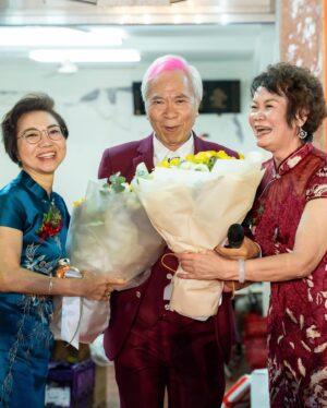 Louisa Mak Instagram - 323 Day ONE

義務盆菜總監 | @ddfromtheblock
義務擔擔抬抬兄弟姐妹團 | @mak.san @lincolnshing @noblemakk @madeline._.chan @joshiuwang @cowis_lactoseintolerance @tc_lai
被逼司儀同表演嘉賓| @leonardchf @lamkingching 

Jewellery | @lukfookjewellery_official
Kwa for Louisa, Keith & Moms | @koon_nam_wah
Qipao on Moms | @koon_nam_wah 
Outfit on Louisa & Keith | @shanghaitang 
Cake | @agnesb_cafefleuriste
Beer | @1664blanchk @thebridgehk
Photo & Video | @stein_image @taptsov_photography @justin_cai_ 
Tai Kam | Mrs Tse 
Deco | @seekseedwedding
Bouquet | @roses_floral_atelier