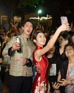 Louisa Mak Instagram - 323 Day ONE

義務盆菜總監 | @ddfromtheblock
義務擔擔抬抬兄弟姐妹團 | @mak.san @lincolnshing @noblemakk @madeline._.chan @joshiuwang @cowis_lactoseintolerance @tc_lai
被逼司儀同表演嘉賓| @leonardchf @lamkingching 

Jewellery | @lukfookjewellery_official
Kwa for Louisa, Keith & Moms | @koon_nam_wah
Qipao on Moms | @koon_nam_wah 
Outfit on Louisa & Keith | @shanghaitang 
Cake | @agnesb_cafefleuriste
Beer | @1664blanchk @thebridgehk
Photo & Video | @stein_image @taptsov_photography @justin_cai_ 
Tai Kam | Mrs Tse 
Deco | @seekseedwedding
Bouquet | @roses_floral_atelier