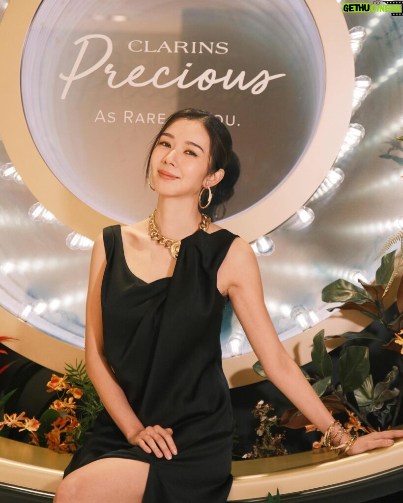 Louisa Mak Instagram - Maybe last event as single 🫢 thank you @clarinshk for having me!! Dress @shiatzychen Heels @louboutinworld Jewellery @swarovski Stylist @wwchezw Makeup @ki.neks_ho Hair @carmanngaihair @hola.hair.pets